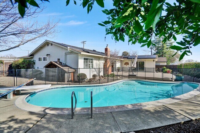 Building Photo - 1966 Westover Dr