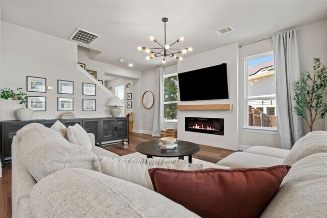 Building Photo - 324 Gaida Loop