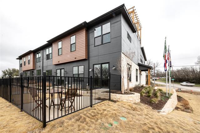 Foto del edificio - 110 Clark Ln