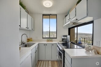 Building Photo - 2121 Ala Wai Blvd