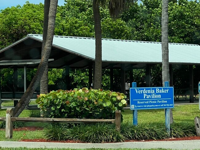 Foto del edificio - 1260 Manor Dr
