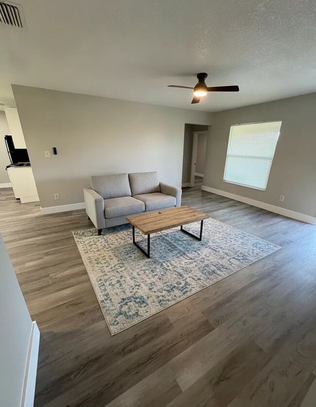 Photo - 1105 W 18th St (Los Angeles, CA) Apartment