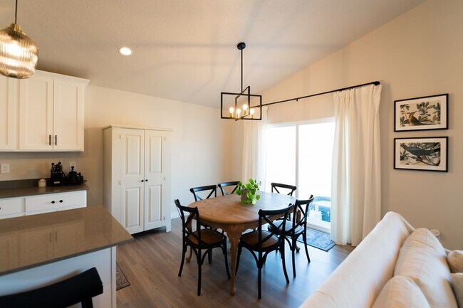 Foto del edificio - 2823 E Clarkstone Dr