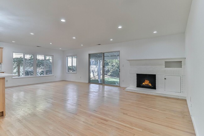 Foto del edificio - Upgraded 4BR in Sherman Oaks Elementary Ch...