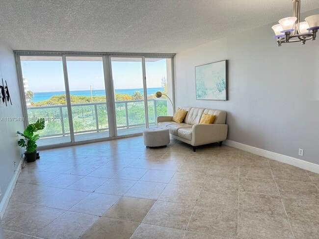 Building Photo - 100 Bayview Dr