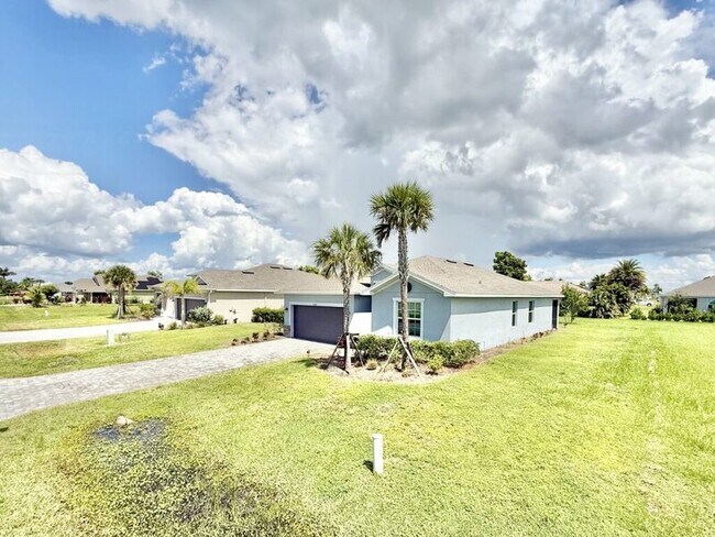 Building Photo - 16304 Quesa Dr