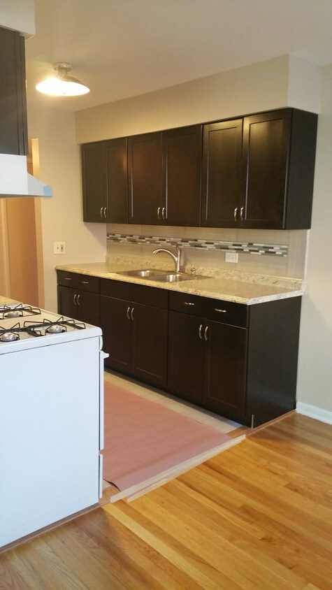 Foto principal - 609 Oakton St
