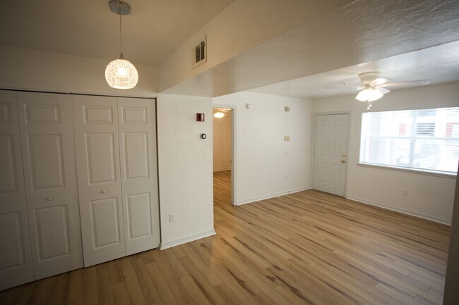 Foto del edificio - 2360 SW Archer Rd