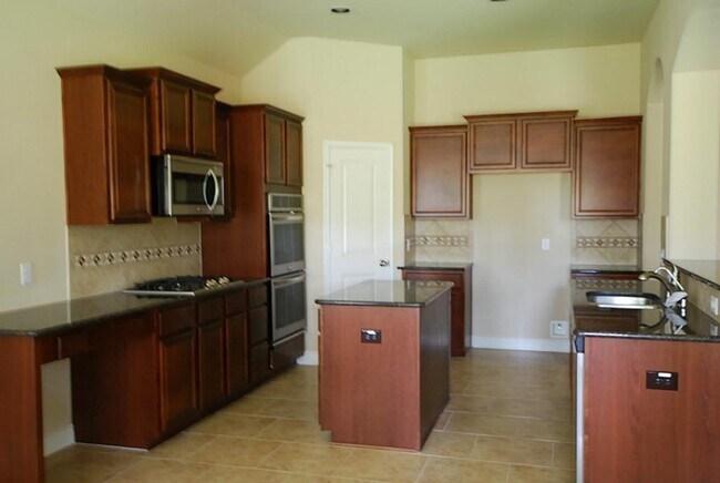 Building Photo - 5623 S Denham Ridge Ln