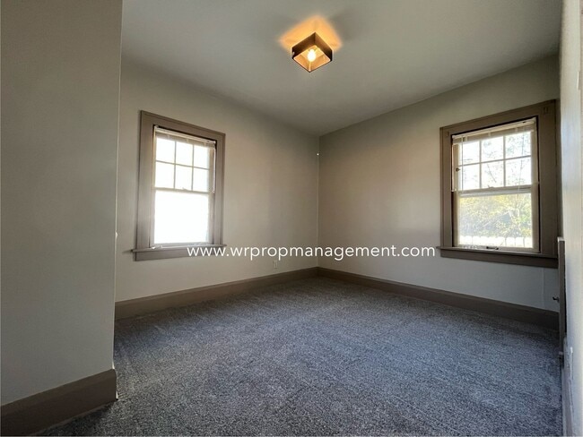 Building Photo - 812 Alvison Rd