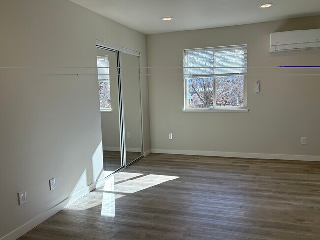 Building Photo - 2210 Arden Ct N