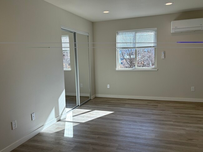 Foto del edificio - 2210 Arden Ct N