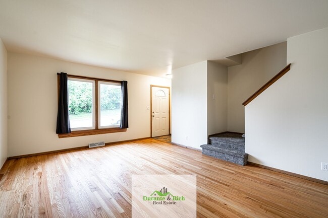 Foto del edificio - Upgraded Spacious 3 Bedroom Townhome Waukesha