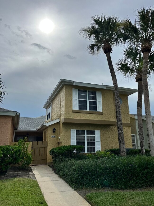 Building Photo - 1410 Malibu Cir NE