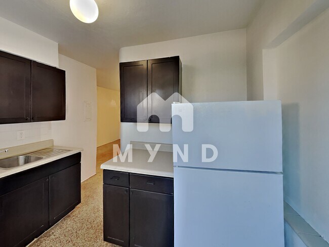 Foto del edificio - 830 14th St N Unit 5