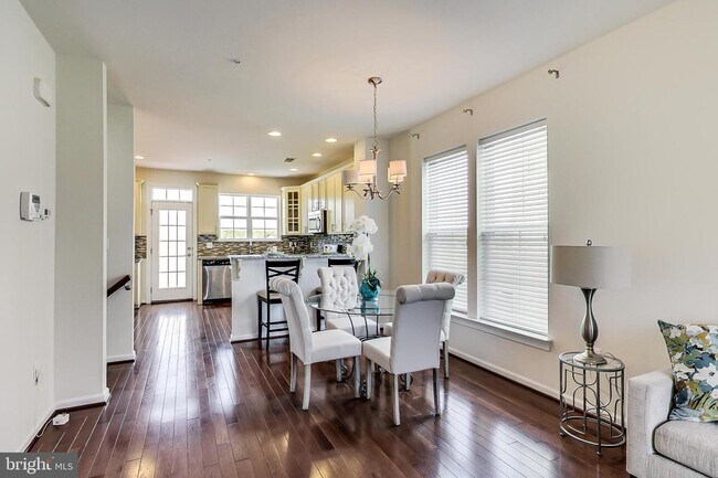 Foto del edificio - 7436 Riding Meadow Way