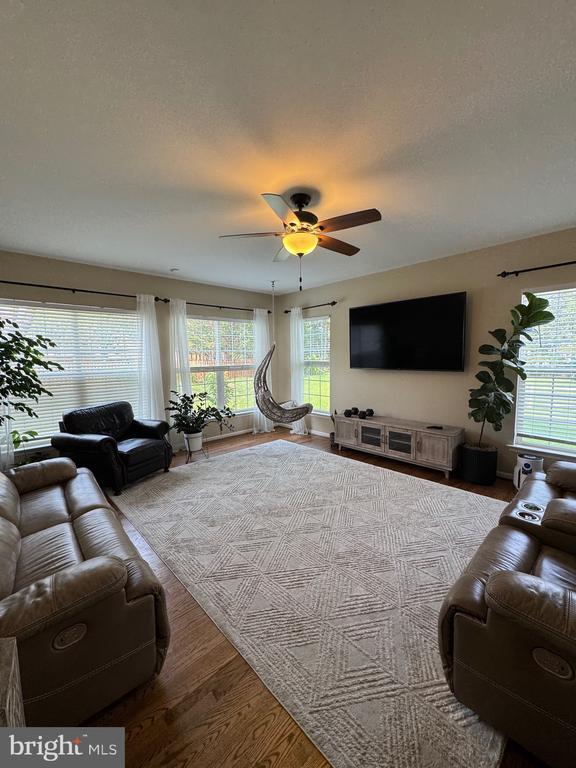Foto del edificio - 5980 Twin Branch Ct