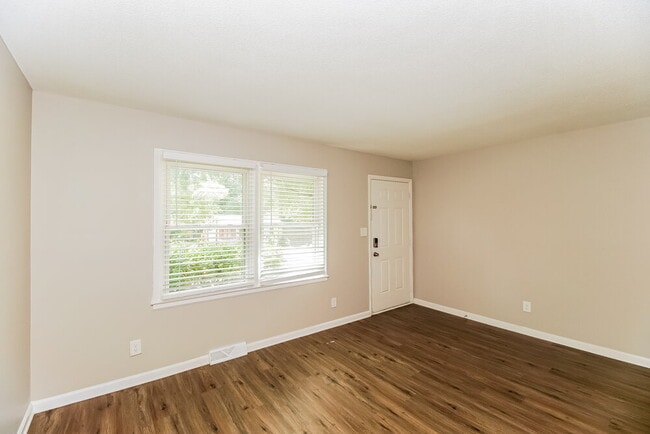 Building Photo - 6725 Barrington Dr