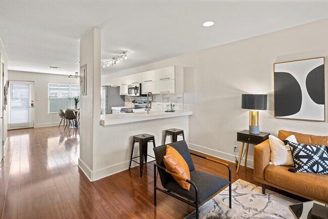 Building Photo - 1101 Grove None Grv