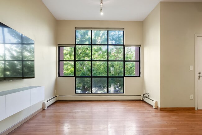 Building Photo - Charming 2 Bed / 1 Bath in Prime Denver Lo...