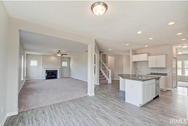 Building Photo - 3917 W Sawtelle Dr