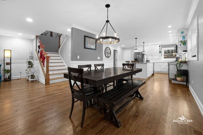Foto del edificio - Stunning 4 Bedroom, 3.5 Bath Executive Rental
