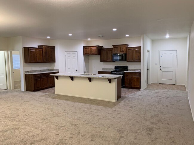 Foto del edificio - NEWER 4 BEDROOM HOME IN PARK WEST!