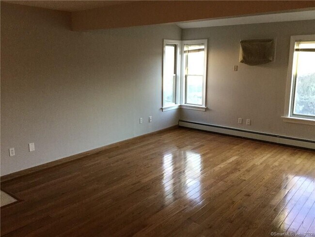 Foto del edificio - 157 Woodland Dr