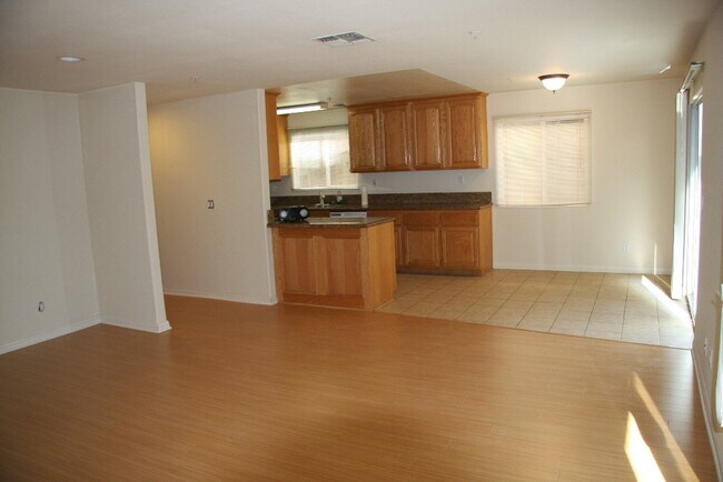 Foto del edificio - 18841 Topham St