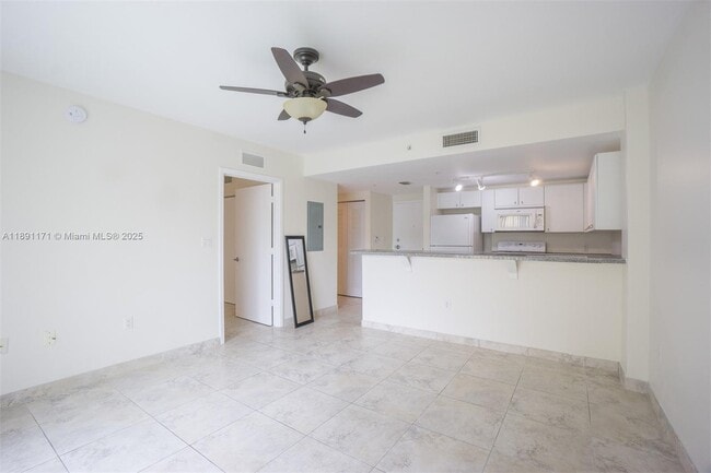 Building Photo - 2740 SW 28th Terrace