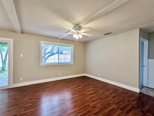 Foto del edificio - 2121 Travis Dr