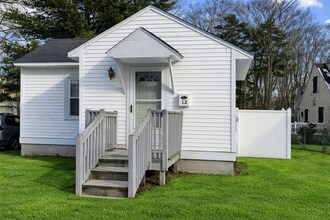 Building Photo - 12 Pine Ln
