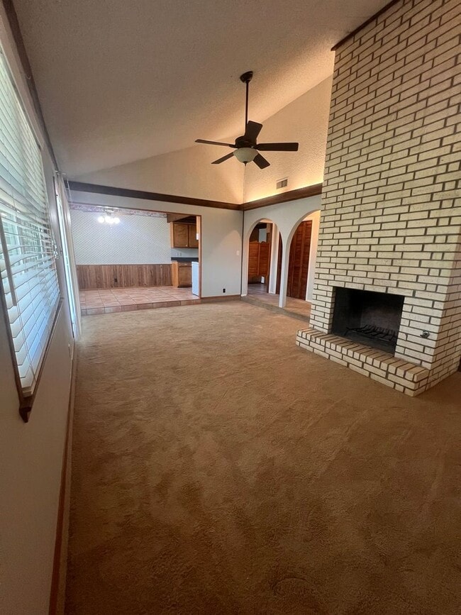 Building Photo - 411 Idlewilde Dr