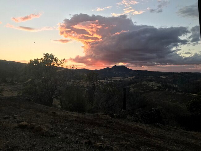 Foto del edificio - 2077 Stagecoach Canyon Rd