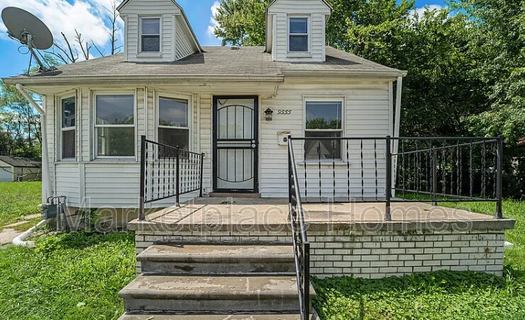 Foto principal - 9555 Montrose St