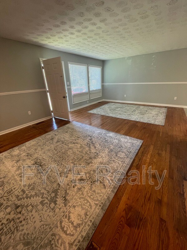 Building Photo - 3110 Sanderson Rd