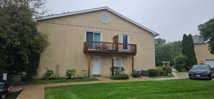 Building Photo - 1142 Greenwood Cir