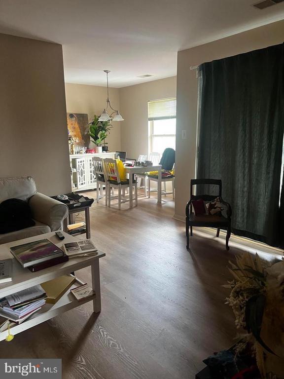 Foto del edificio - 7804 Guildberry Ct