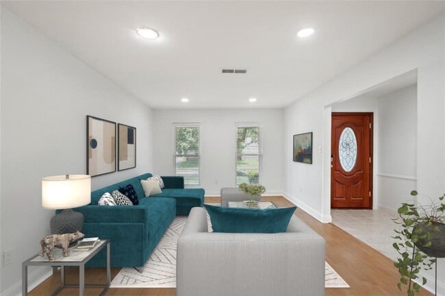 Foto del edificio - 6007 Claridge Dr