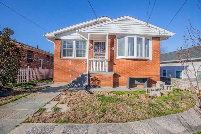 Foto del edificio - Lovely 3 BR/3 BA Single-Family Home in Dea...