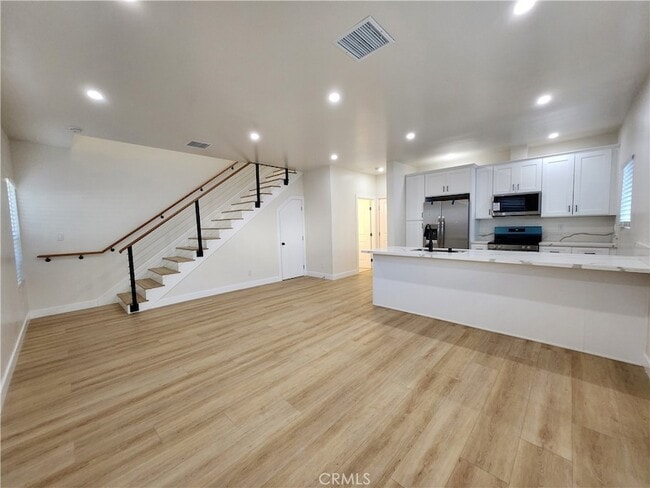 Foto del edificio - 18252 Saticoy St