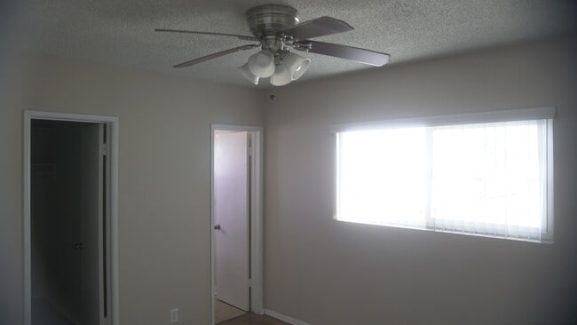 Building Photo - 725 W Center St