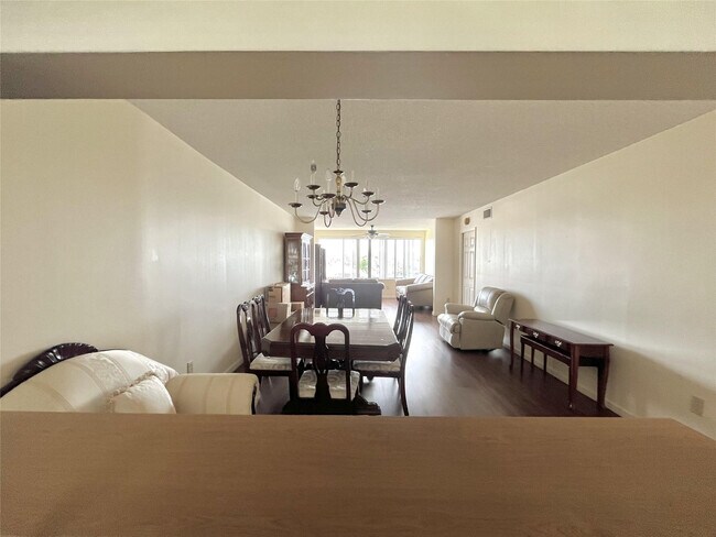 Foto del edificio - 9691 N Belfort Cir
