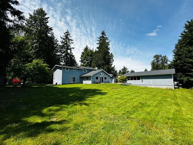 Building Photo - Rare Kent Gem, 3 BR | 3 BA | 2 DEN | 0.41 ...