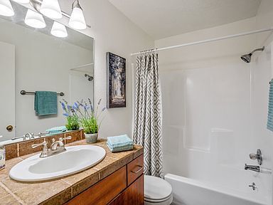 Foto del edificio - North side condo living opportunity locate...