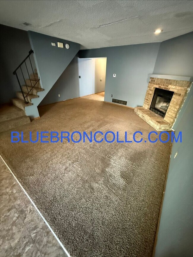 Foto del edificio - Spacious 2 Bedroom unit for a great price!