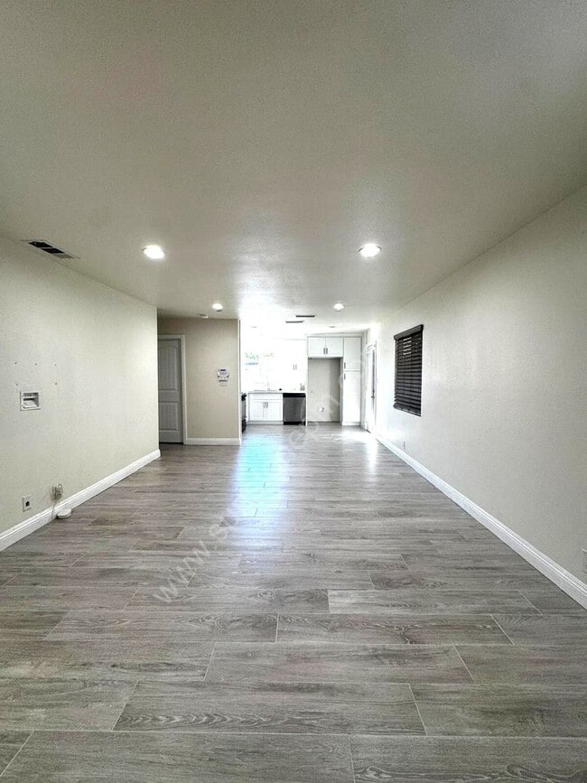 Foto del edificio - 1569-1567 Carol Dr