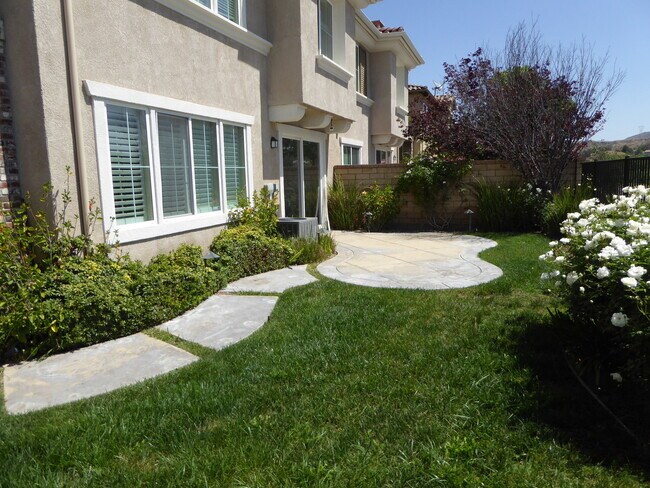 Building Photo - Artenati 4 Bedroom Home in Valencia.