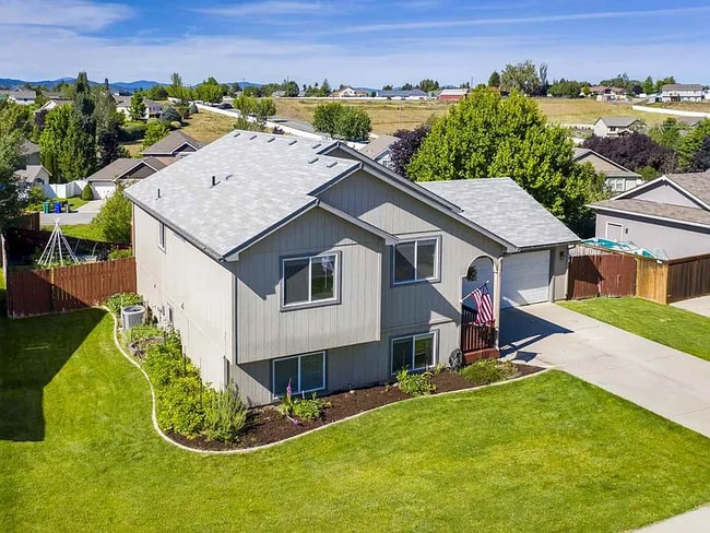 Building Photo - 18609 E 11th Ave