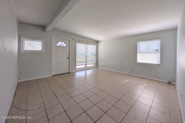 Building Photo - 802 8th Ave N